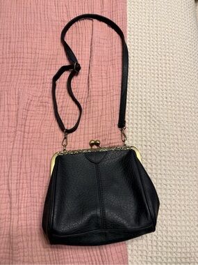 Black Vintage-Style Frame Crossbody Bag